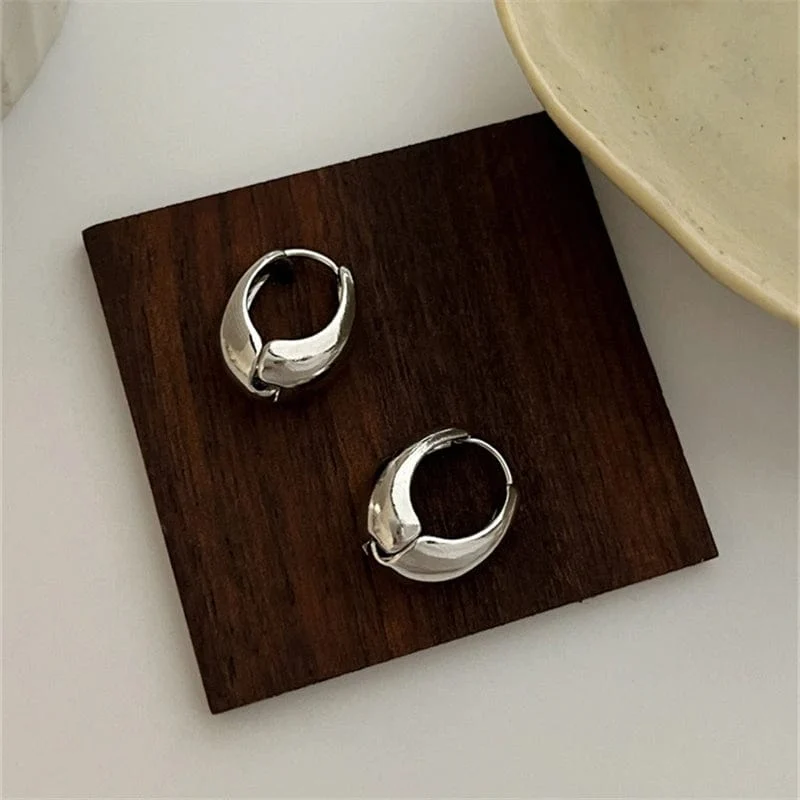 Adolph Trendy Metall Geometrie Hoop Ohrring Mode Neue Design Unregelmäßige Minimalistischen Ohrringe für Frauen Mode Schmuck Geschenk 2023