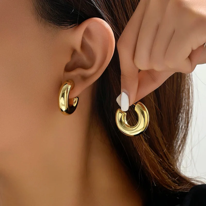 Trendy Circle Twists Creolen für Frauen, schlichtes Temperament, Übertreibung, goldfarben, Ohrschmuck für den Alltag, Party-Geschenk