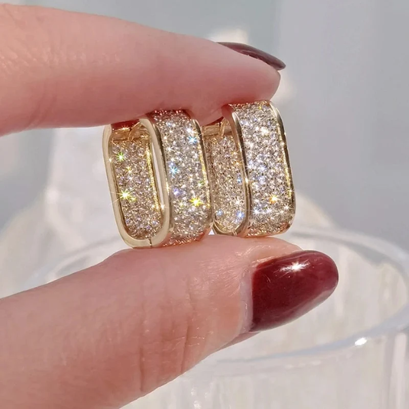 Huitan Korean Fashion Gepflasterte CZ Creolen für Frauen Metall Silber Farbe/Gold Farbe Einfache Vielseitige Mädchen Ohrringe Heißer Schmuck