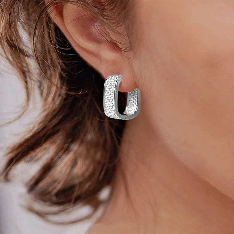Huitan Korean Fashion Gepflasterte CZ Creolen für Frauen Metall Silber Farbe/Gold Farbe Einfache Vielseitige Mädchen Ohrringe Heißer Schmuck