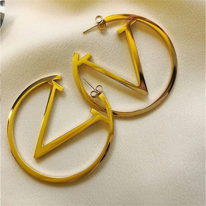 2024 neue Trends V Brief Hoop Ohrringe Für Frauen Edelstahl Ohrringe Punk Runde Ohr Schmuck Geschenk
