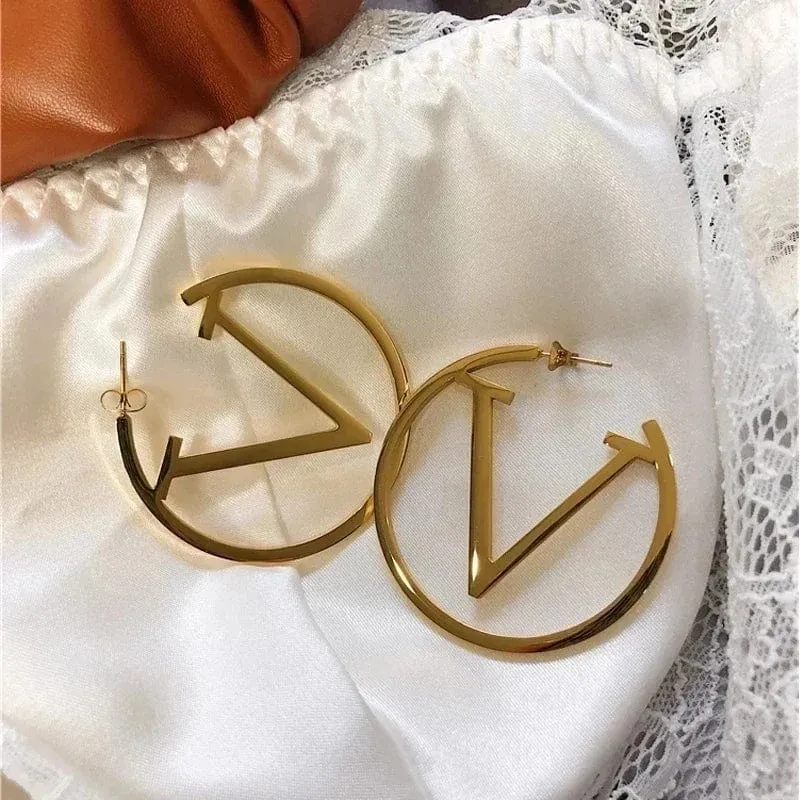 2024 neue Trends V Brief Hoop Ohrringe Für Frauen Edelstahl Ohrringe Punk Runde Ohr Schmuck Geschenk