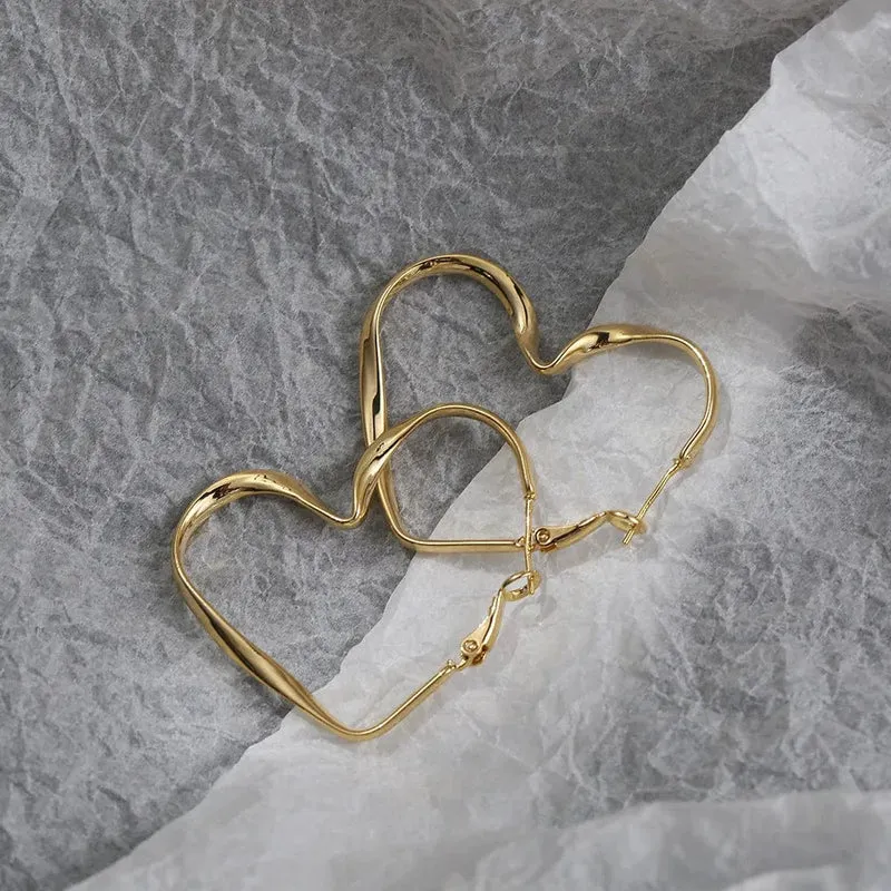 2023 Chic Herz Huggie Hoop Ohrringe Asymmetrische Große Ohrringe Für Frauen Neue Gold Farbe Mode Schmuck Mädchen Geschenk