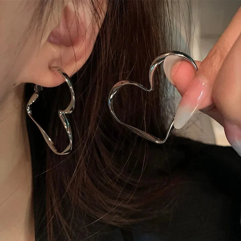 2023 Chic Herz Huggie Hoop Ohrringe Asymmetrische Große Ohrringe Für Frauen Neue Gold Farbe Mode Schmuck Mädchen Geschenk