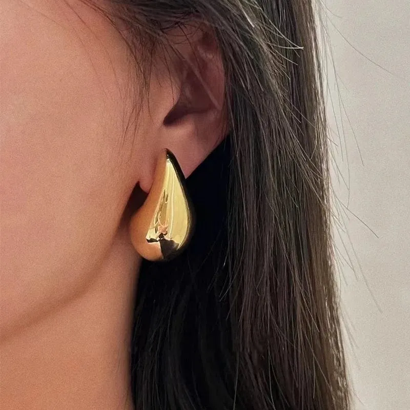 2023 Chic Herz Huggie Hoop Ohrringe Asymmetrische Große Ohrringe Für Frauen Neue Gold Farbe Mode Schmuck Mädchen Geschenk