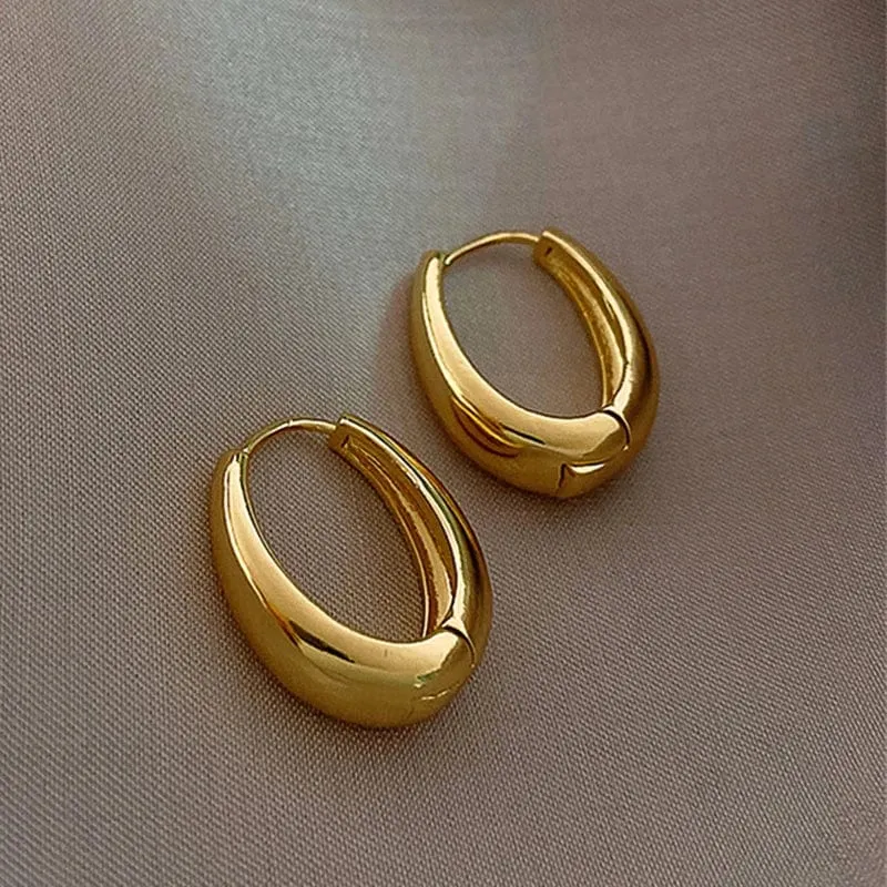 Huitan Modische Creolen aus Metall für Damen, schlicht, vielseitig, für den Alltag, Ohr-Accessoires für junge Mädchen, Statement-Schmuck