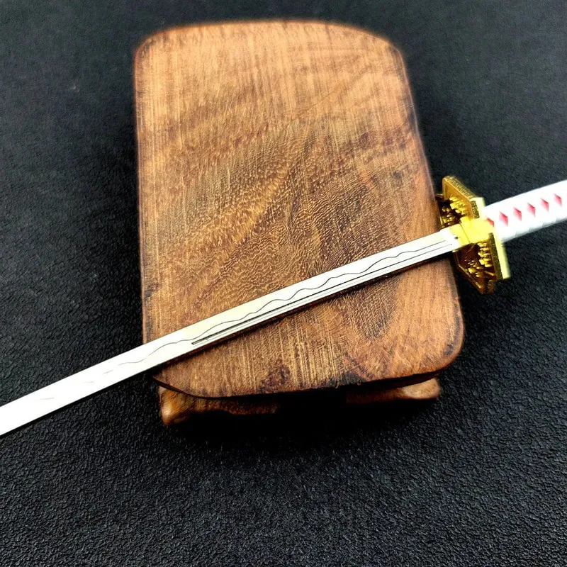 Mini Roronoa Zoro Samurai Schwert Schlüsselanhänger Anime Scheide Schlüsselanhänger Katana Schnalle Schlüsselanhänger für Männer Frauen Cosplay Spielzeug Schmuck Geschenk