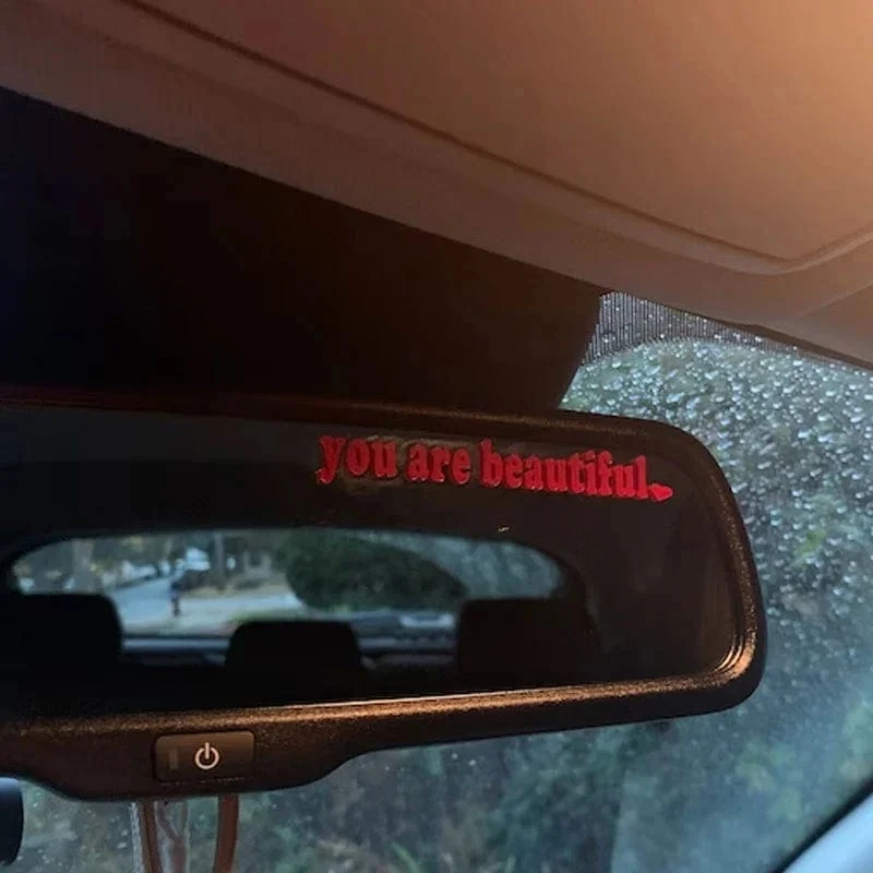 Der Text Autoaufkleber „You Are Beautiful“ Innendekoration Rückspiegel Modeaufkleber Kreative Sport PVC Vinyl Aufkleber