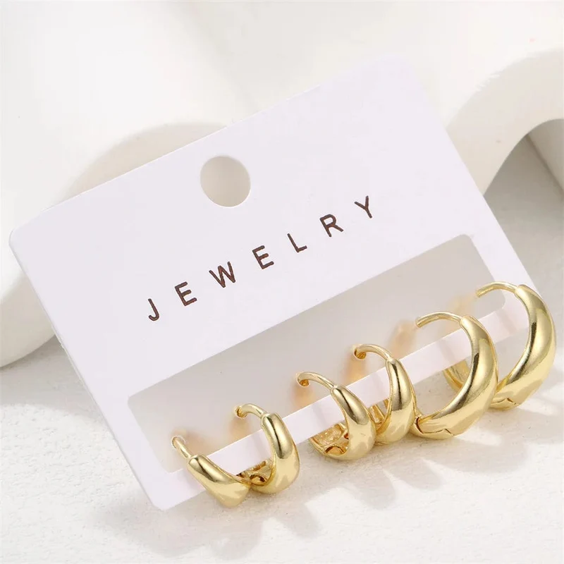 6-teiliges Set schicker, glänzender, goldplattierter ovaler Creolen aus Kupfermetall für Damen und Teenager – perfekt für jeden Tag und jeden Tag. Die stapelbaren Creolen sind ein echter Hingucker.
