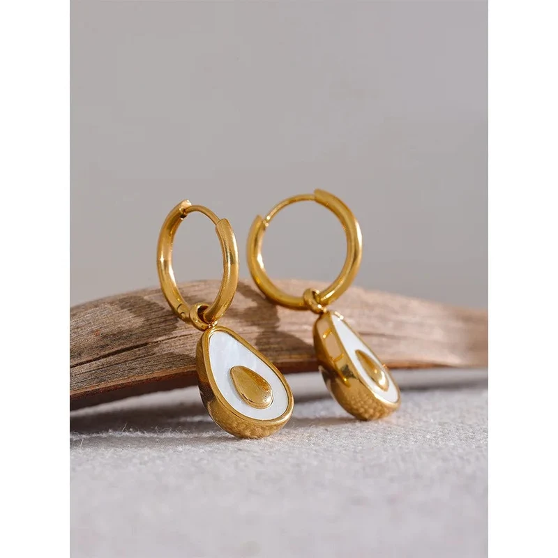 Yhpup Goldene Avocado-Tropfen-Creolen aus Edelstahl mit Frucht-Huggie-Ohrringen für Frauen, natürliche Muschel, modischer Charme, süßer Schmuck, Geschenk
