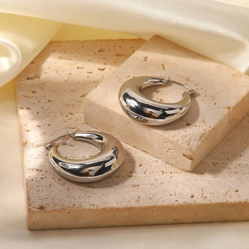ZAKOL Geometrische U-förmige klobige Creolen C-Form Schmuck für Frauen und Mädchen Trendy Metallstruktur 18 K goldene Ohrstecker Zubehör