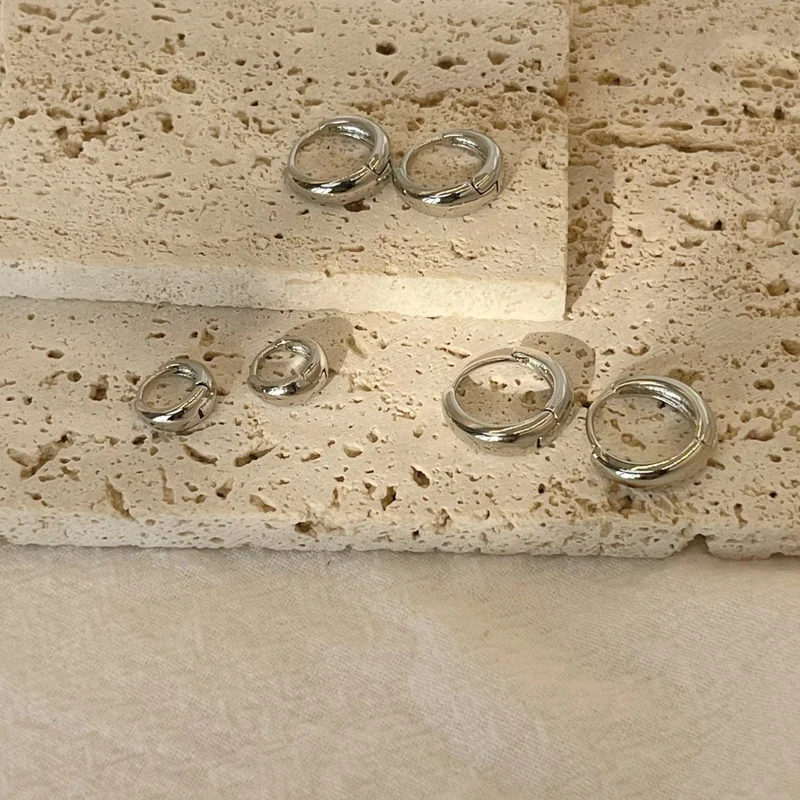1 Paar minimalistische Creolen aus Edelstahl für Frauen in Goldfarbe, kleiner runder Kreis, 6/10/12 mm, Punk-Unisex-Rock-Ohrring