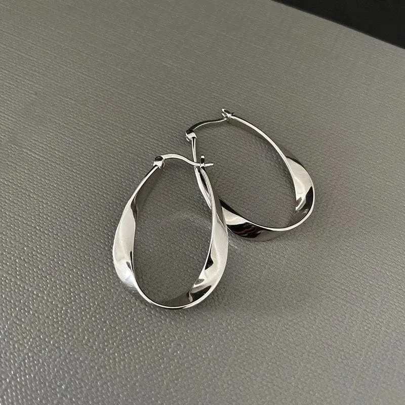 ANENJERY Geometrische gedrehte Creolen für Frauen, Nischendesign, Party-Schmuck, Geschenke