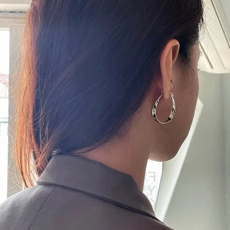 ANENJERY Geometrische gedrehte Creolen für Frauen, Nischendesign, Party-Schmuck, Geschenke