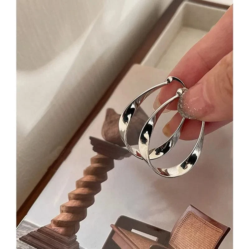 ANENJERY Geometrische gedrehte Creolen für Frauen, Nischendesign, Party-Schmuck, Geschenke