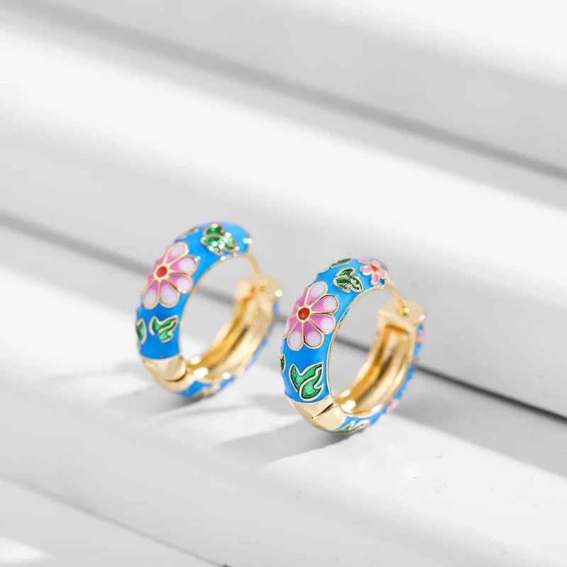 Vintage Emaille Blumen Niedliche Huggies Creolen für Frauen Klassisch Bunt Graviert Rund Kreis Ohr Schnalle Retro Brincos