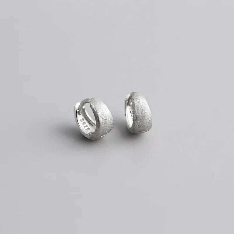 WANTME 925 Sterling Silber Einfache Breite Huggies Gothic Creolen für Frauen Europäische Unisex Piercing Rock Schmuck Ohr Schnallen