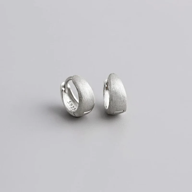 WANTME 925 Sterling Silber Einfache Breite Huggies Gothic Creolen für Frauen Europäische Unisex Piercing Rock Schmuck Ohr Schnallen