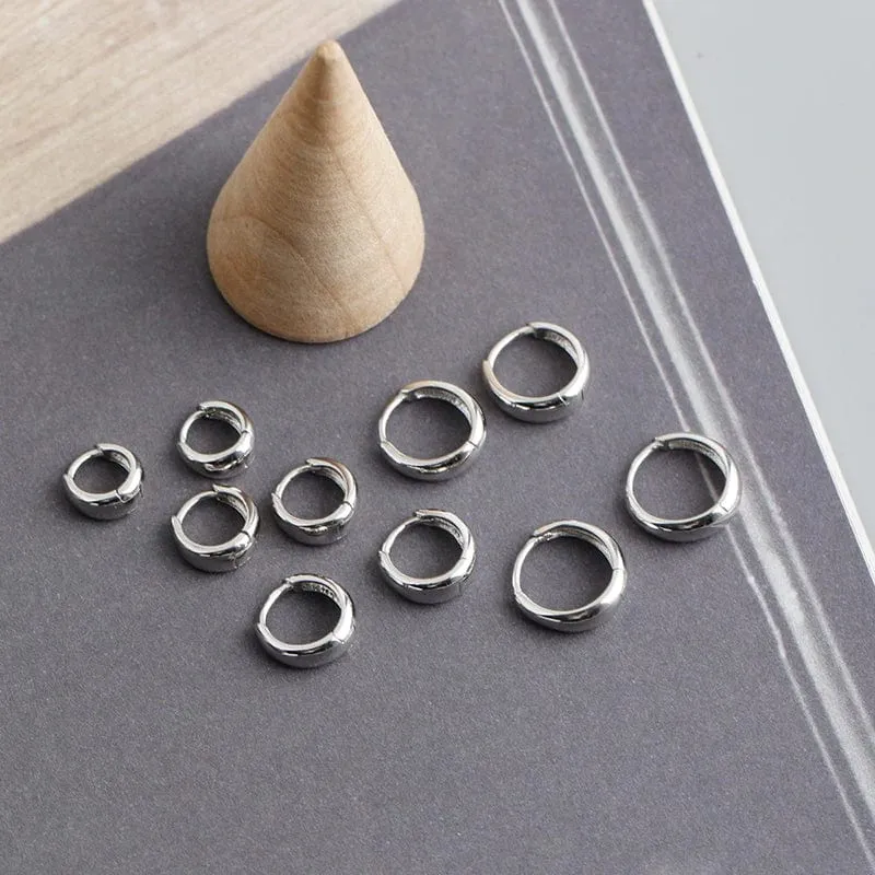 WANTME 925 Sterling Silber Einfache Breite Huggies Gothic Creolen für Frauen Europäische Unisex Piercing Rock Schmuck Ohr Schnallen