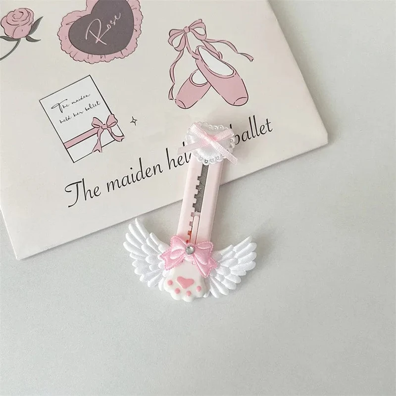 Niedliches Allzweckmesser mit Katzenpfote und reizendem Flügel im Bowknot-Stil, Kartonschneider, Briefumschlagöffner, Postmesser, Schul- und Bürobedarf