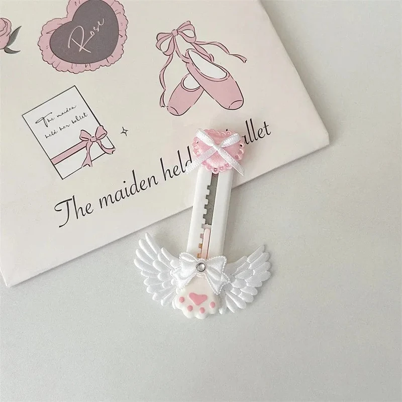 Niedliches Allzweckmesser mit Katzenpfote und reizendem Flügel im Bowknot-Stil, Kartonschneider, Briefumschlagöffner, Postmesser, Schul- und Bürobedarf