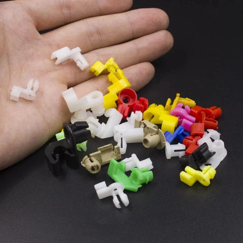 Universal-Türschlossstangenclip für Auto, Griffhalterung auf der Fahrerseite, passend für 3 mm-4 mm-Loch, Kunststoffnietbefestigungen, Autokabelclip