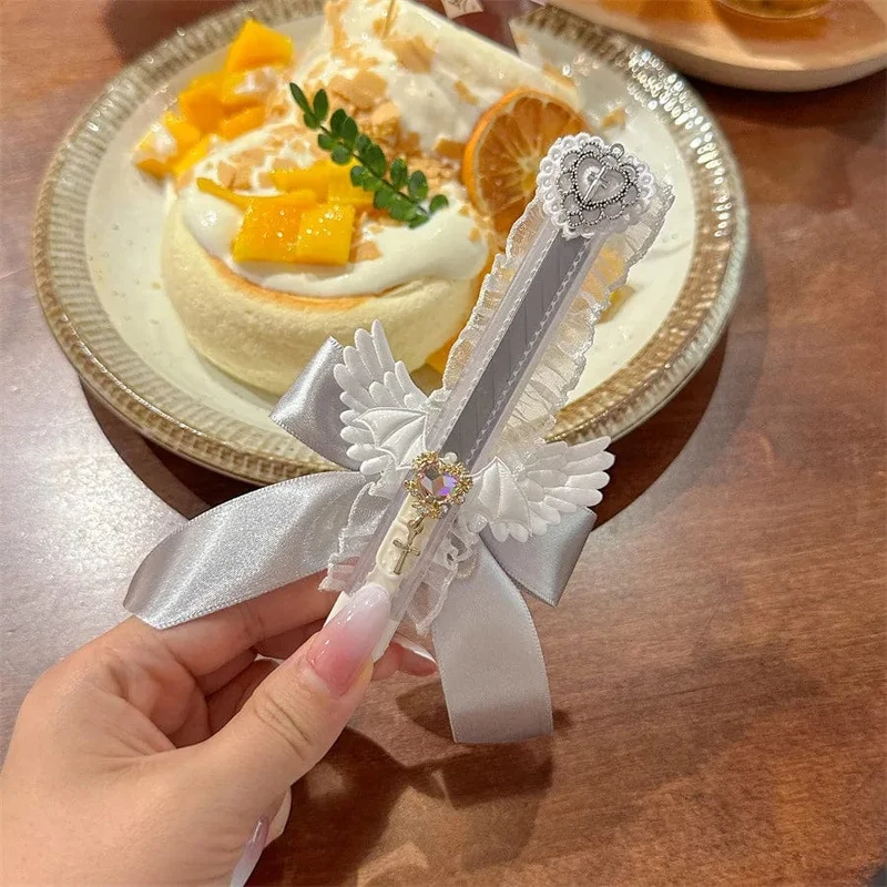 1 Stück Kreatives Spitzen-Briefpapier-Universalmesser Schicke süße Schleife Band Flügel Brieföffner Süße Kawaii Kartonschneider Studentenbedarf