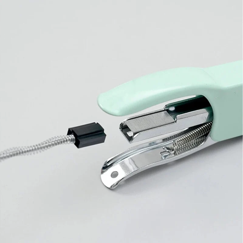 10# Mini-Hefter mit Macaron-Welpen, Modellier-, Büro- und Lern-Handhefter DSJ-001 (MC)