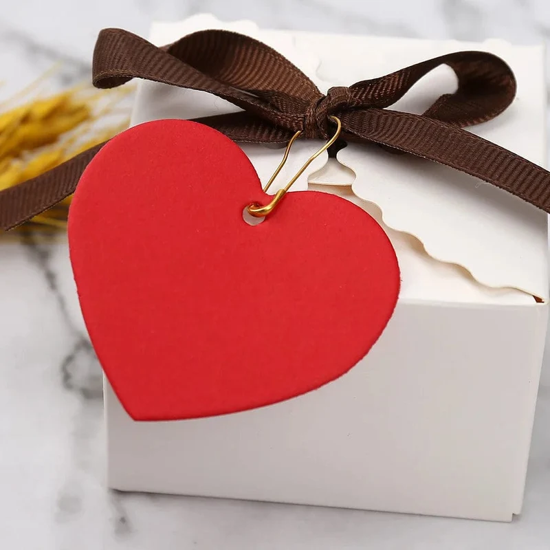 50 Stück 5 cm Herzform Papieranhänger Rot Liebe Etiketten Kleidungsstück Schuhe Kleidung Verpackung Etiketten Hängeetiketten DIY Handwerk Geschenktaschen Zubehör
