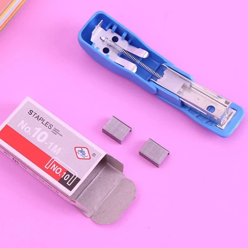 Mini-Hefter-Set, tragbarer Hefter, Kawaii-Bürobedarf, Zubehör für Kinder und Studenten, integrierter Heftklammerentferner