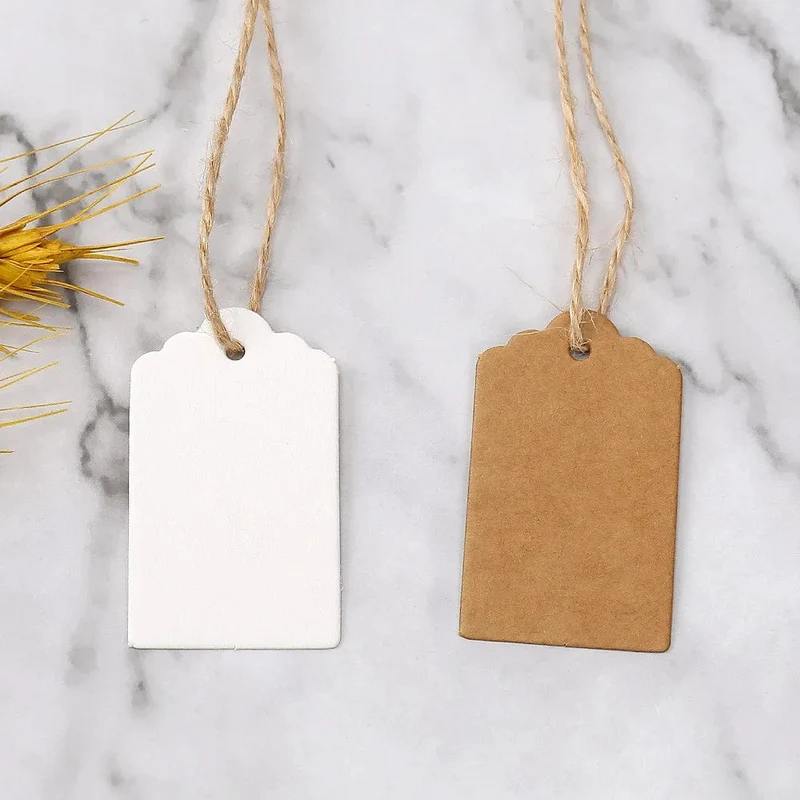 50 Stück Anhänger aus Kraftpapier, weiße Kartonkarten mit Schnüren, für Hochzeiten, Geburtstage, Weihnachtsfeiern, Geschenkanhänger, Keksverpackungen