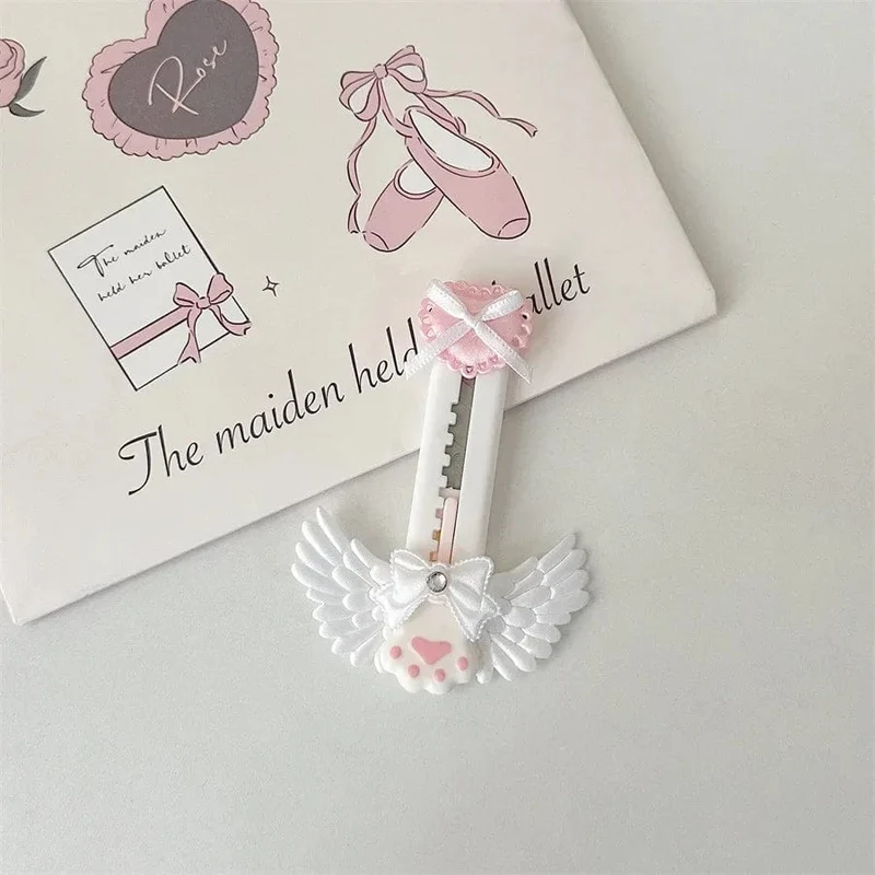 Niedliches Allzweckmesser mit Katzenpfote und reizendem Flügel im Bowknot-Stil, Kartonschneider, Briefumschlagöffner, Postmesser, Schul- und Bürobedarf