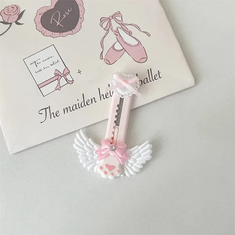Niedliches Allzweckmesser mit Katzenpfote und reizendem Flügel im Bowknot-Stil, Kartonschneider, Briefumschlagöffner, Postmesser, Schul- und Bürobedarf