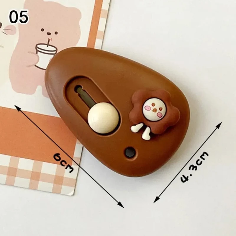 1 Stück Mini-Universalmesser, niedlicher einziehbarer Brieföffner, Kartonschneider, tragbarer Kartonöffner, Papierschneidewerkzeug, zufällige Farbe
