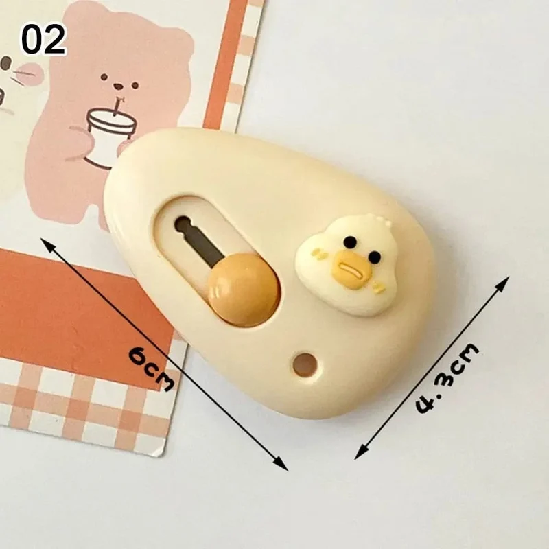 1 Stück Mini-Universalmesser, niedlicher einziehbarer Brieföffner, Kartonschneider, tragbarer Kartonöffner, Papierschneidewerkzeug, zufällige Farbe