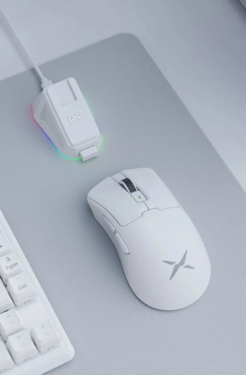 Delux M900PRO Kabellose Gaming-Maus, ergonomisch, 8K-Abfragerate, PAW3395, 63 g, magnetische RGB-Ladestation für PC-Gamer mit rechter großer Hand