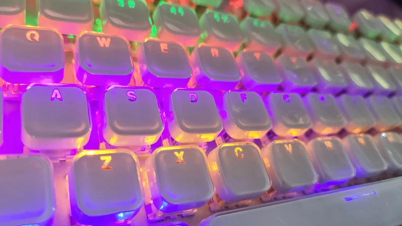 Durchscheinende Tastenkappen, 104 Tasten-Layout, niedriges Profil, weiße Tastenkappen, DIY, schwarze Hintergrundbeleuchtung, Kristallrand für mechanische Tastatur