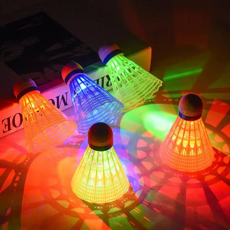 6 Teile/satz Leucht Badminton Bälle LED Schaum Kunststoff Sport Badminton Bunte Licht-up Shuttlecocks Kinder LED Badminton Set
