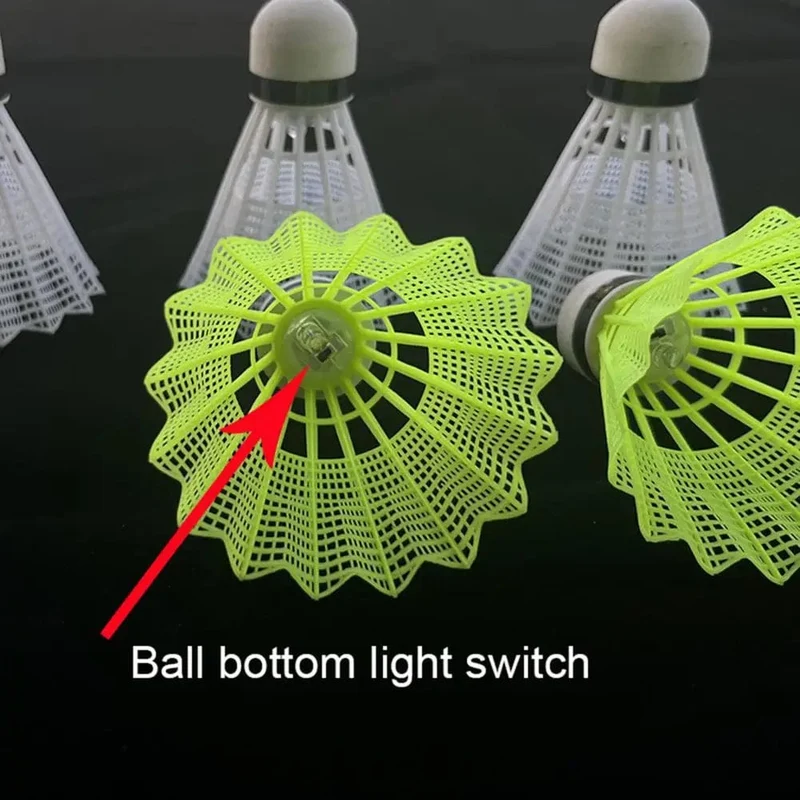 6 Teile/satz Leucht Badminton Bälle LED Schaum Kunststoff Sport Badminton Bunte Licht-up Shuttlecocks Kinder LED Badminton Set
