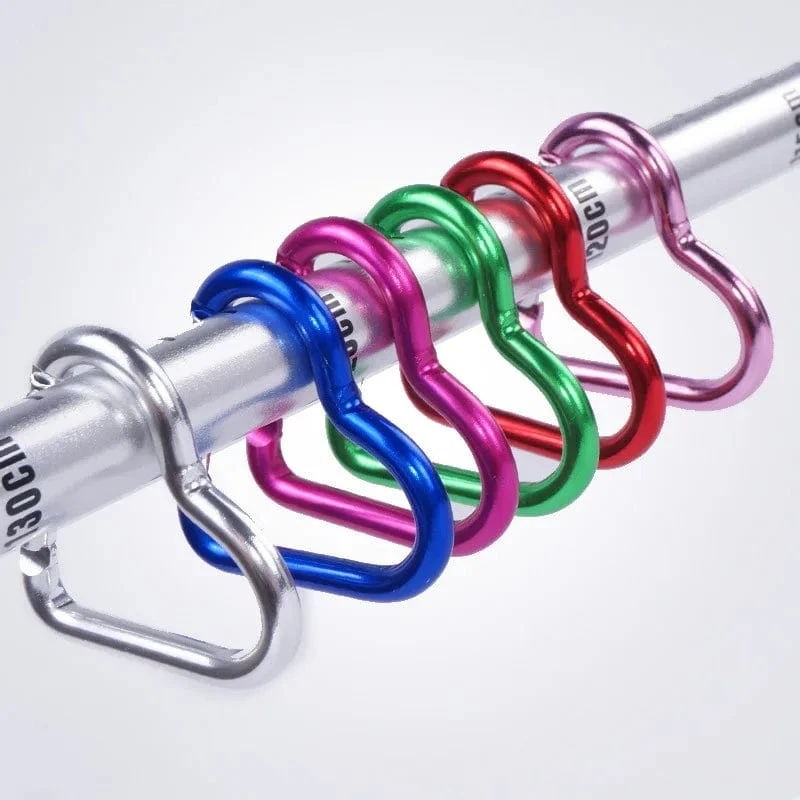 1 Stück herzförmiger Aluminium-Karabiner Schlüsselanhänger Clip Outdoor Schlüsselanhänger Haken Wasserflasche Hängeschnalle Reiseset Zubehör