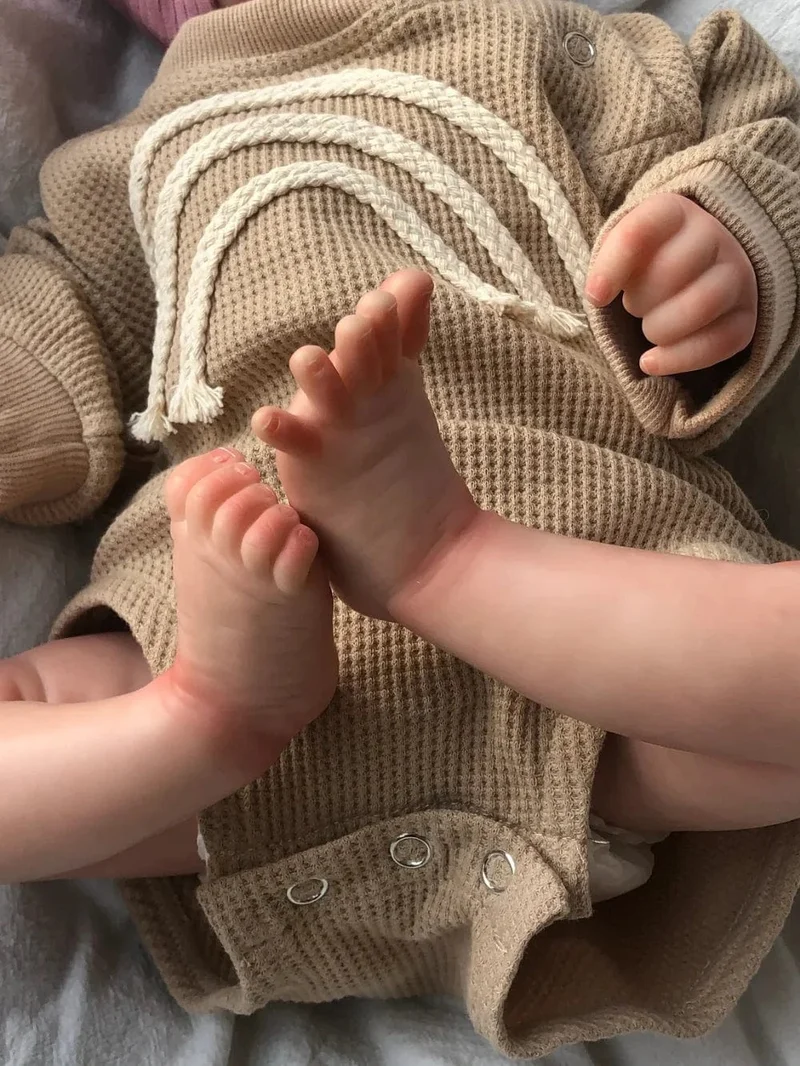 46CM bereits fertig bemalte Reborn-Puppe Rosalie Neugeborene Schlafpuppe Weiches handgezeichnetes Haar 3D-Hautton sichtbare Adern