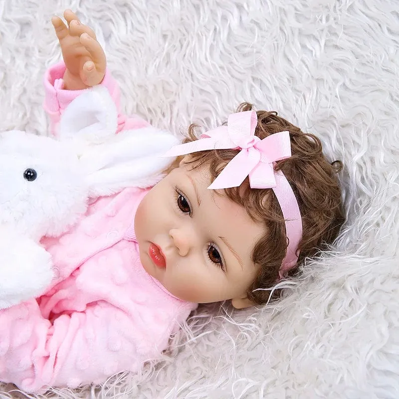 47CM Original ganzkörper solicone bebe puppe kleinkind mädchen lockiges hand verwurzelt haar hohe qualität puppe bad spielzeug geschenk