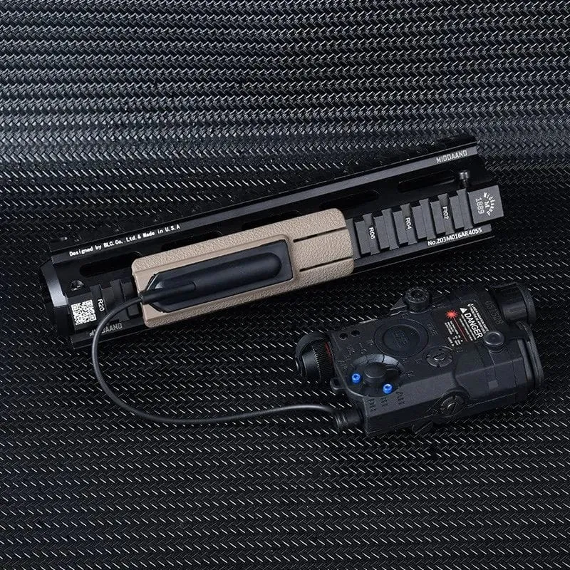 M300 M600 Taschenlampe PEQ Taktischer Fernschalter-Montageschlitz Scout Lichtdruckschalter Pad Airsoft-Zubehör Passend für 20-mm-Schiene