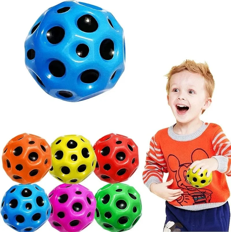 Hochelastischer Lochball, weicher Hüpfball, Anti-Fall-Mondform, poröser Hüpfball, Kinder-Outdoor-Sportspielzeug, ergonomischer Quetschball