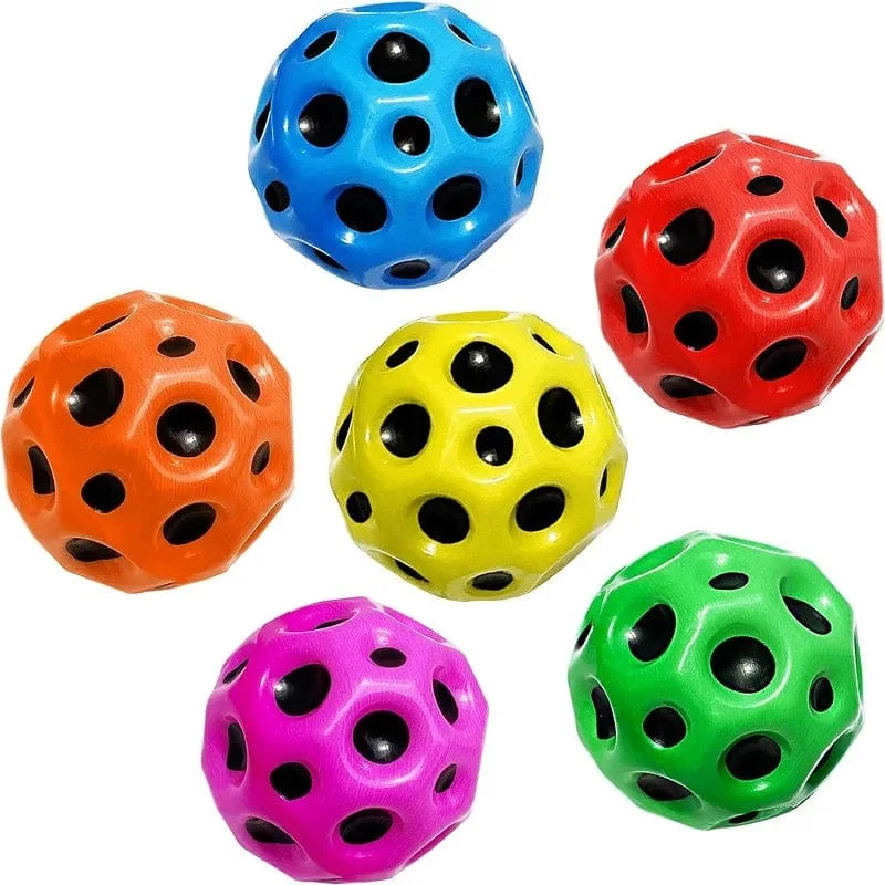 Hochelastischer Lochball, weicher Hüpfball, Anti-Fall-Mondform, poröser Hüpfball, Kinder-Outdoor-Sportspielzeug, ergonomischer Quetschball
