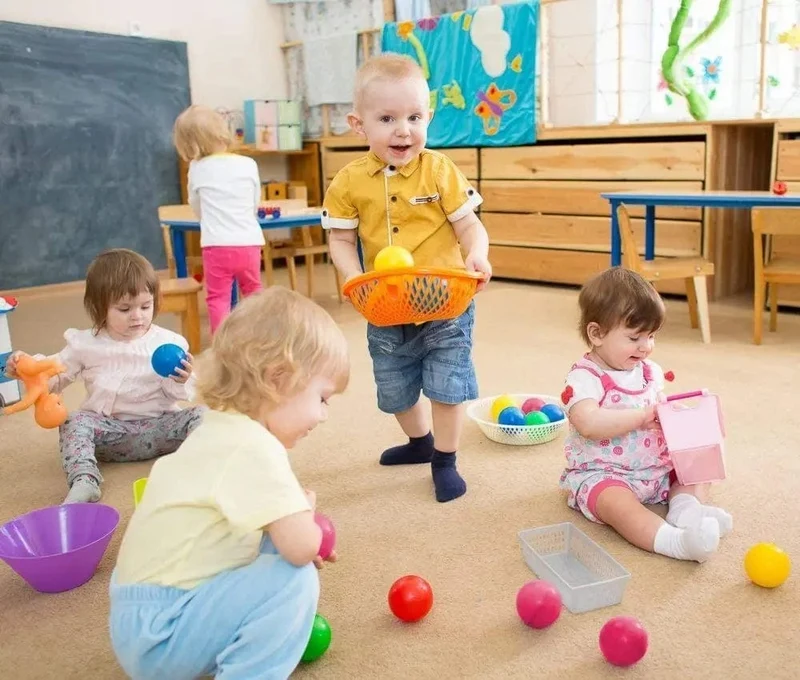 50 Stück Baby-Plastikbälle Wasserbecken Ocean Wave Ball für Kinderspiele Schwimmgrube mit Basketballkorb Spielhaus im Freien Zelte Spielzeug