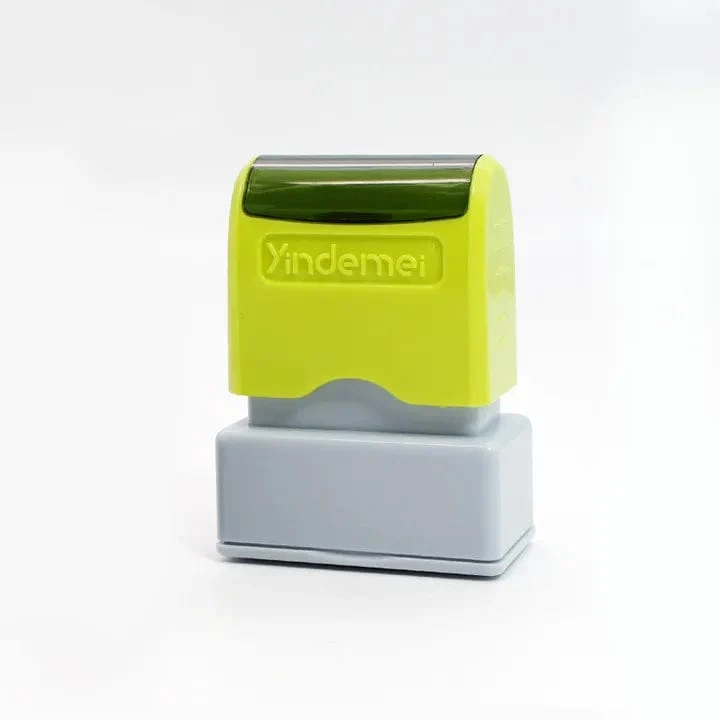 Benutzerdefinierter Lehrername Tintenstempel Unterschrift Kalligrafie Selbsteinfärbender personalisierter Briefstempel für Schulstudenten-Kind-Tücher