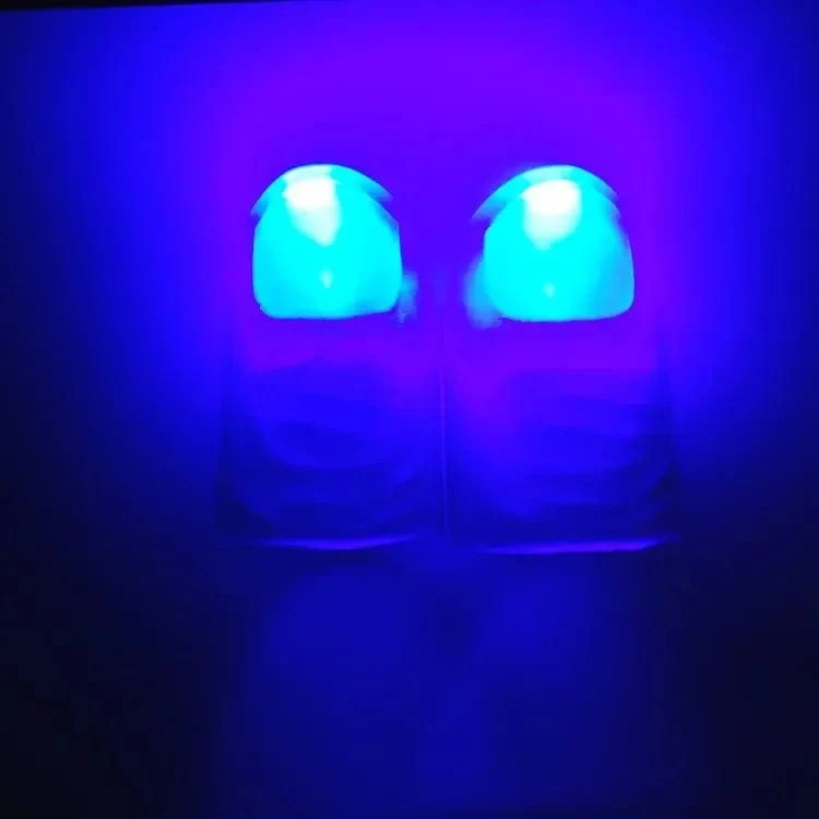 2 Stücke Magie Super Elektronische LED Licht Blinkende Finger Zaubertrick Requisiten Kinder Erstaunliche Glow Spielzeug Kinder Leuchtende Dekor Geschenke