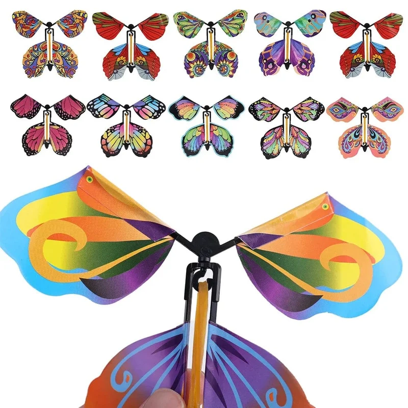 5 Stücke Magisches fliegendes Schmetterlings-Aufziehspielzeug im Himmel Lustige Gummiband-betriebene Karten Kindertricks Requisiten Party Tolles Überraschungsgeschenk