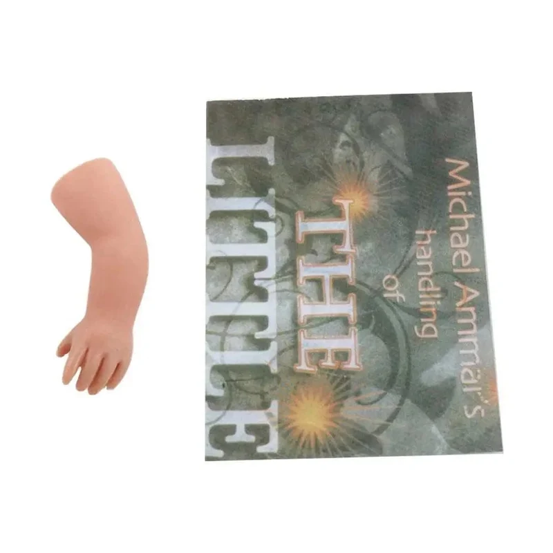 Lustige Baby-Arm-Zaubertricks Der kleine Handstreich Witz Zauberrequisiten Münzen verschwinden Nahaufnahme Performance-Zauberer